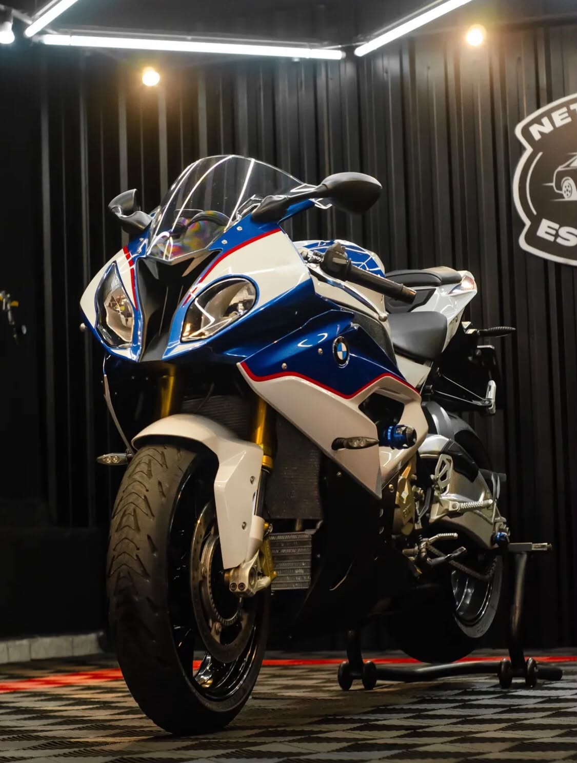 Moto BMW detalhada na NETOCAR Estética Automotiva